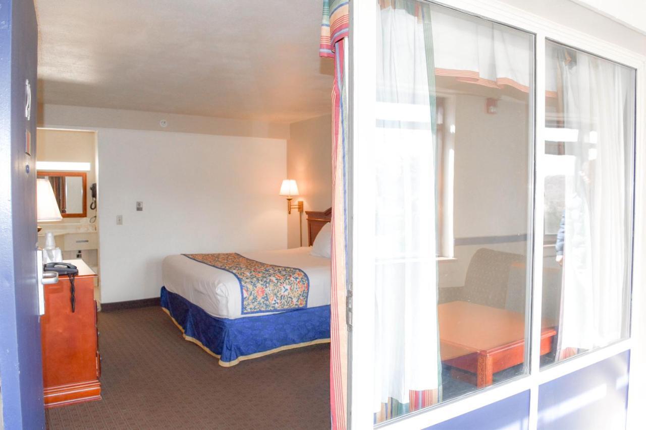 Attleboro Motor Inn Exterior photo